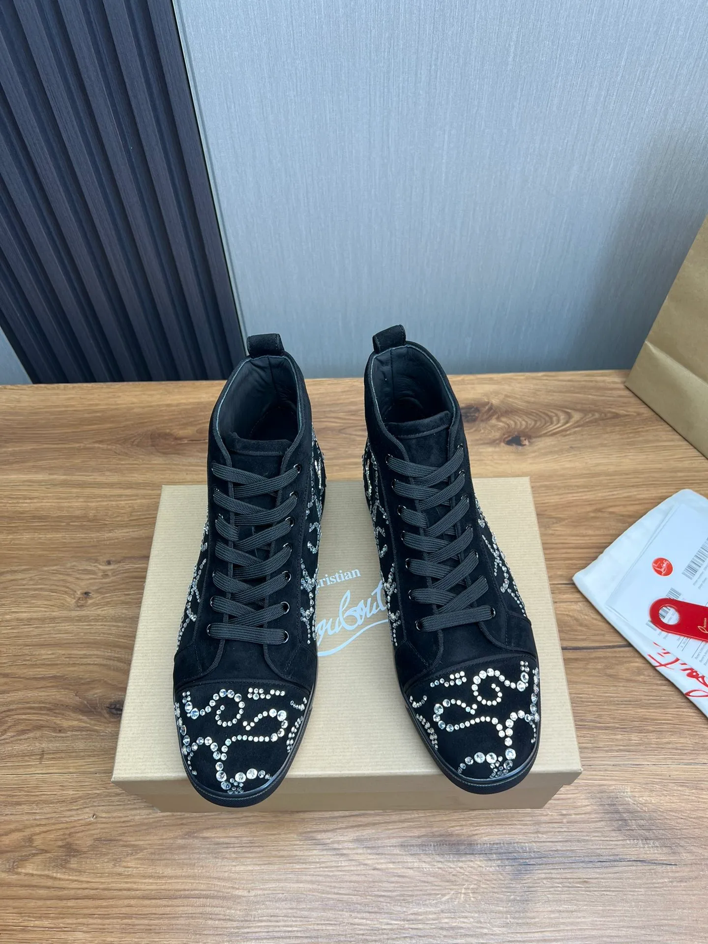 Men's shoes 💰740💰 CL popular red-soled boots 🆑 1:1 original mold, Christian* Louboutin, imported cow velvet hot rhinestones + water-dyed cowhide lining, original outsole ⬆️ wear-resistant and non-slip, full set of counter packaging 🎁38-45 (customized for 45, non-refundable)